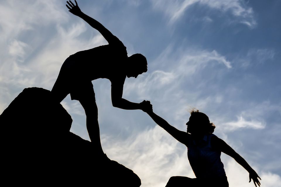 Vater mit Sohn und Tablet